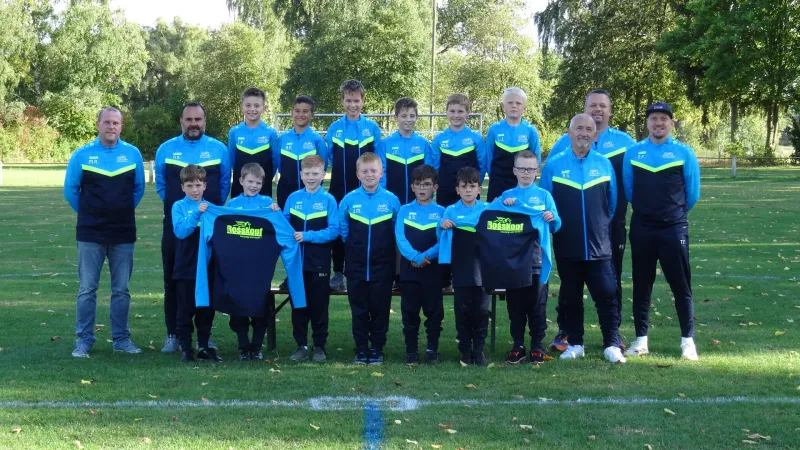 Neue Trainingsanzüge und Zipper für die E-Jugend