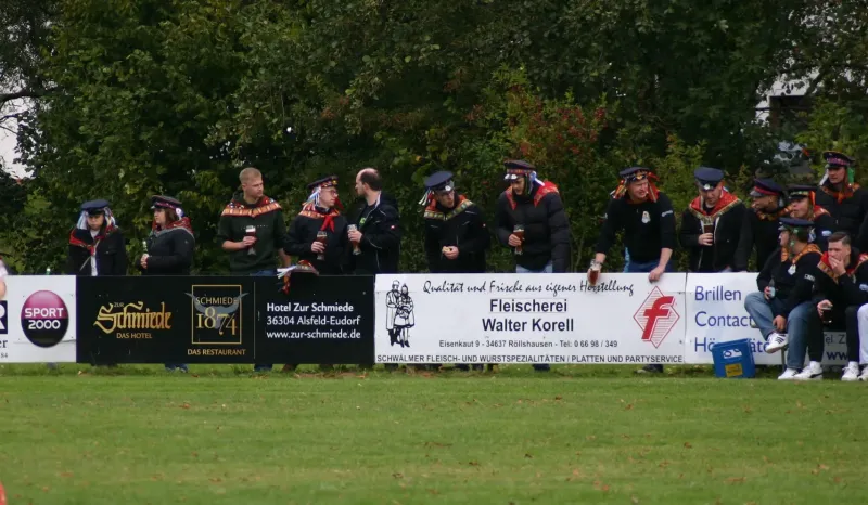 Burschenschaft Röllshausen größter Fan-Block beim Spiel gegen Bad Zwesten/Urfft.