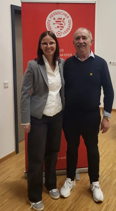 Ehrung für TuSpo Vorstand Kurt Hoos durch HFV Präsidentin Sinning