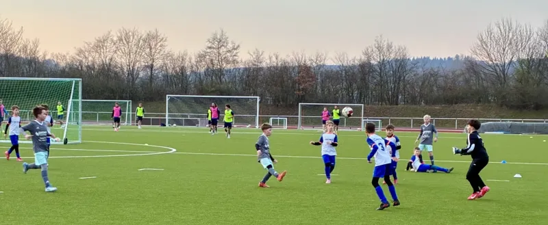 E - Jugend gewinnt Spitzenspiel !