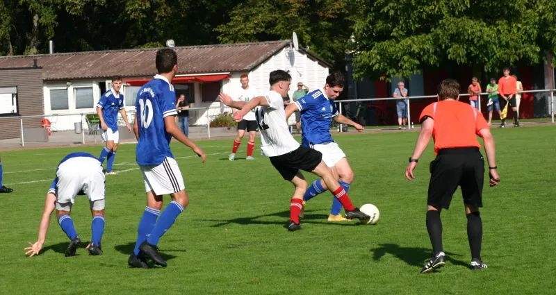 Sonntag: ErsteSG Neukirchen/Röllshausen - Mannschaft gastiert in Korbach
