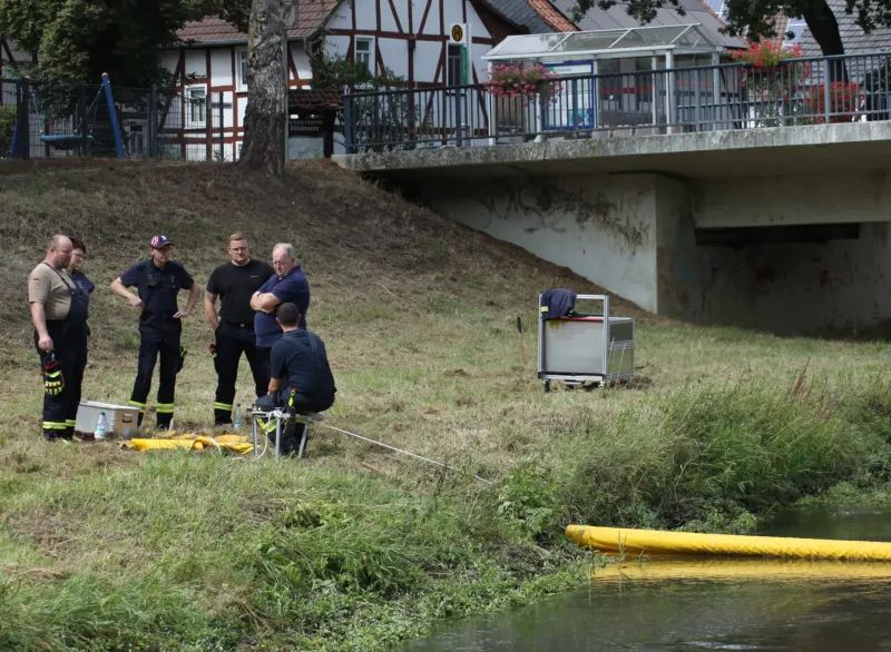 FW Feuerwehr Röllshausen unterstützte wieder TuSpo Entenrennen