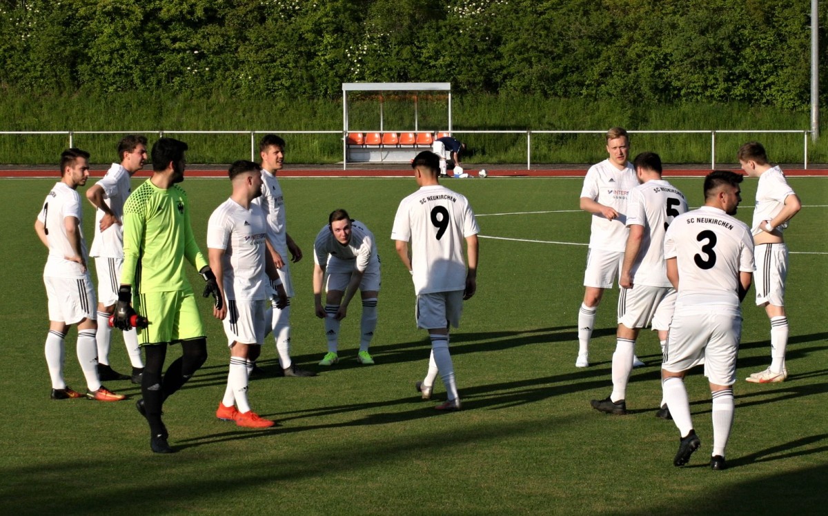 Auf- und Abstiegsregelung für die laufende Fußballsaison 2021-2022 der Senioren