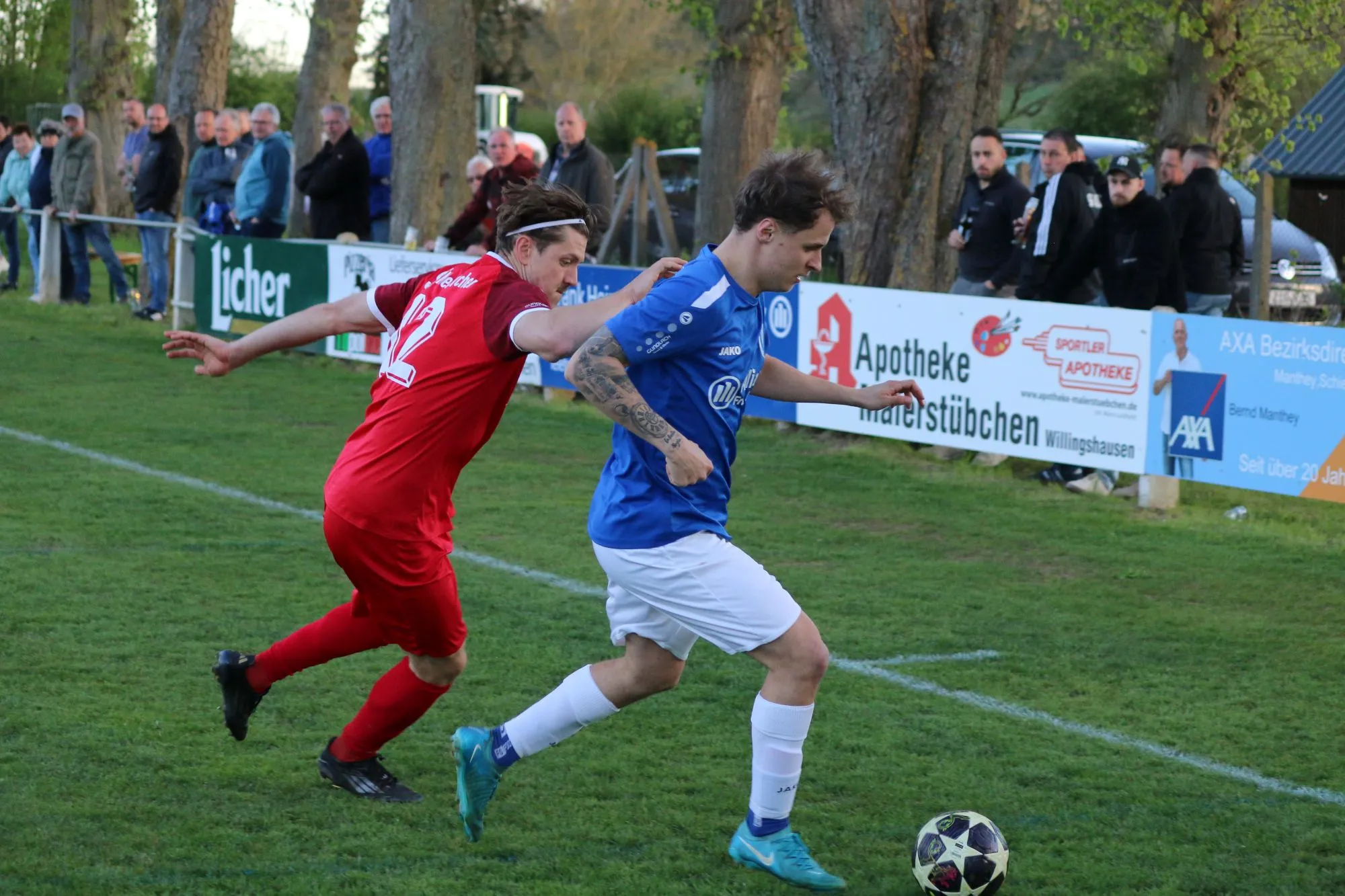 Remis in der Nachspielzeit im Gruppenliga Lokal-Derby in Röllshausen