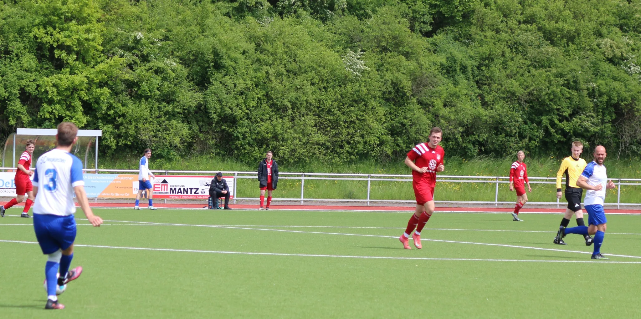 Mittelfeldszene aus dem Spiel der Zweiten gegen die SG Neuental/Jesberg II
