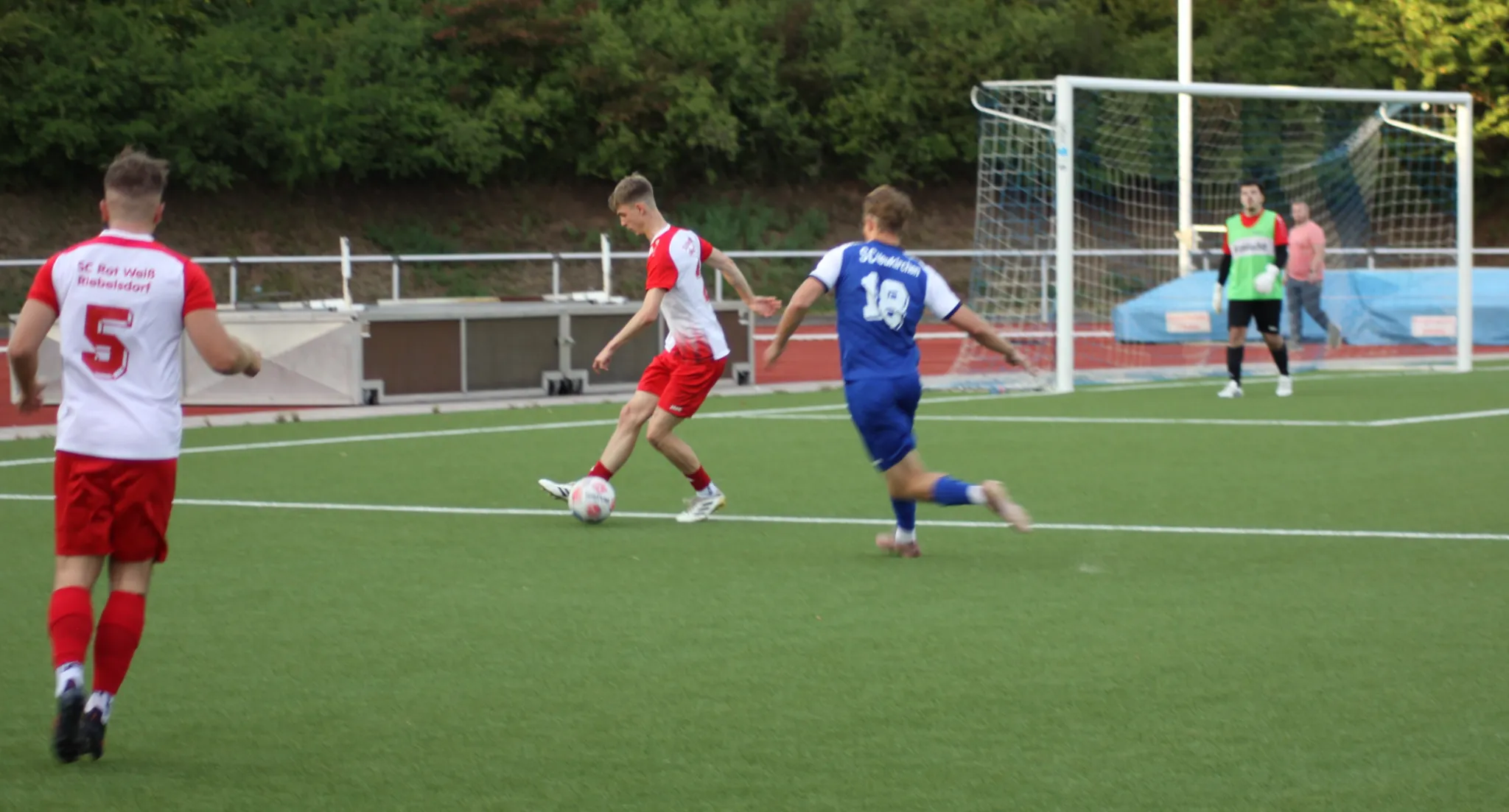 Bis zur Schlussminute hart umkämpftes Stadtderby im Steinwaldstadion
