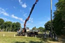 Flutlicht Sportgelände Röllshausen: Mit dem Austausch der Masten wurde begonnen